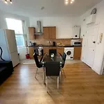 Flat 2 Battersea Park Road