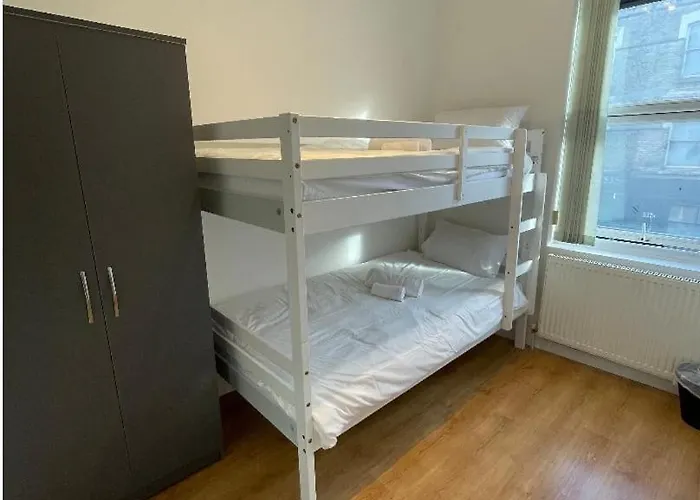 Flat 2 Battersea Park Road