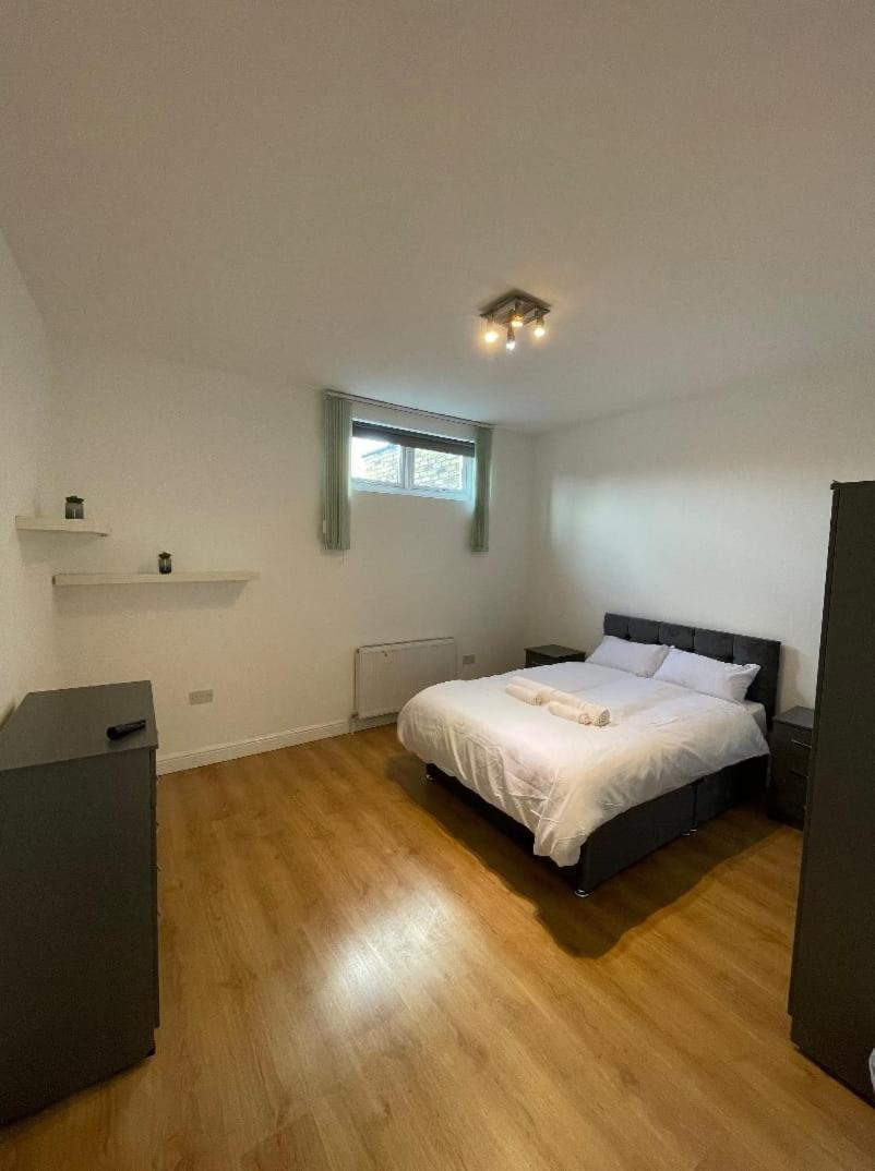 Flat 2 Battersea Park Road Londra
