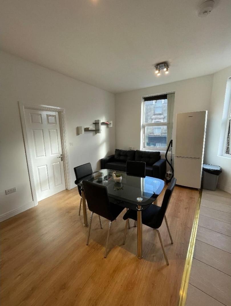 Flat 2 Battersea Park Road